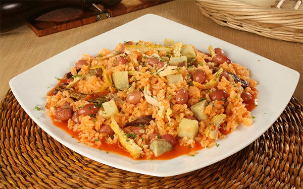 Imagen promocional de La Brasa Roja del arroz calentado con huevo Imagen promocional de La Brasa Roja del arroz calentado con huevo