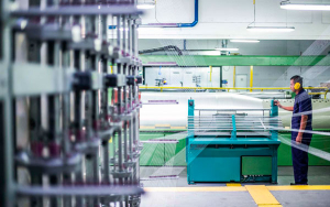 Alzas de hasta 100 % en materias primas ponen presi&oacute;n sobre la industria textil