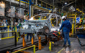 Por contracci&oacute;n econ&oacute;mica venta de carros cae 30%