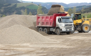 Por paro camionero Caen despachos de los materiales de construcci&oacute;n