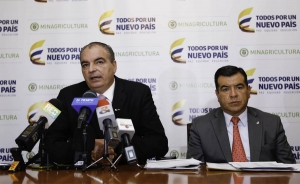 Firman acuerdo para congelar precios de alimentos en temporada de fin de a&ntilde;o