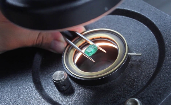 Primer Simposio Internacional de la Esmeralda se har&aacute; en Colombia