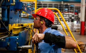 Reforma laboral aumenta costos y resta competitividad: experto