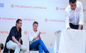 Gobierno firma contrato para construcción de autopista que conecta con Urabá