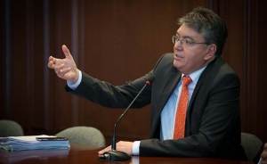 Gobierno avala a los fondos para que inviertan en activos inmobiliarios