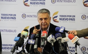 Persistir&eacute; en que el decreto sea concertado: Lucho Garz&oacute;n