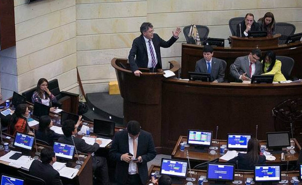 Congresistas crean bloque en contra de venta de Isag&eacute;n