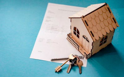 Gente joven, futuro prometedor del mercado inmobiliario en apartamentos