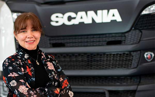 Scania Colombia en coche, recibe certificaci&oacute;n top employer 2022