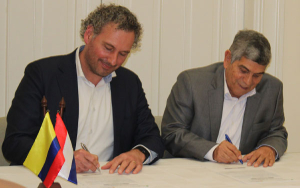 Fecolfin y Banco Rabobank sellan alianza por el progreso