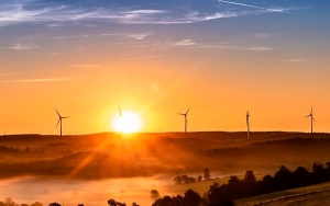 Estados Unidos reconvertir&aacute; trabajadores petroleros a energ&iacute;a limpia