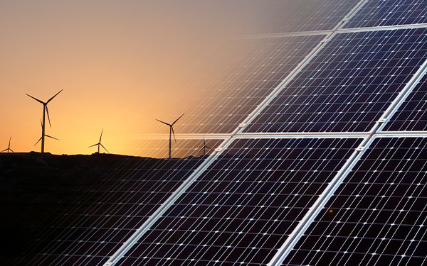 TotalEnergies compra negocio de energ&iacute;as renovables a Shell en Europa