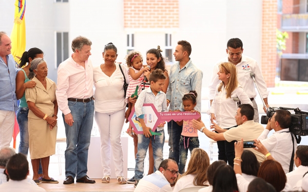 Santos le cumpli&oacute; con vivienda a Valledupar
