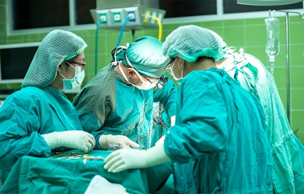 Las opciones de la salud: Punto final a las deudas o punto final al servicio