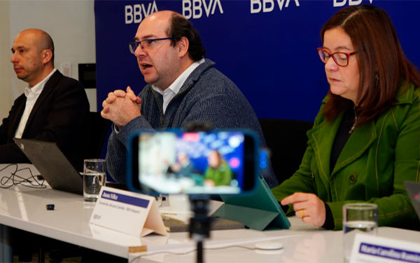 Pa&iacute;s crecer&iacute;a 2,8% en 2026 y 1,8% en 2027. Habr&aacute; inflaci&oacute;n alta y presi&oacute;n fiscal