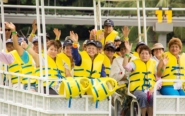 Adultos mayores defienden vida econ&oacute;mica activa