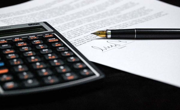 La UE confirma que Espa&ntilde;a cerr&oacute; 2014 con d&eacute;ficit de 5,7 % y deuda del 97,7 %