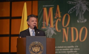 Santos evoca a Gabo y dice que pese a cr&iacute;ticas persistir&aacute; en b&uacute;squeda de paz