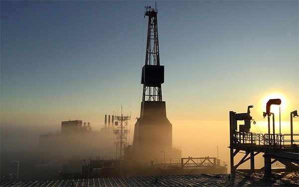 Petr&oacute;leo sube por encima de los US$54 por primera vez desde febrero