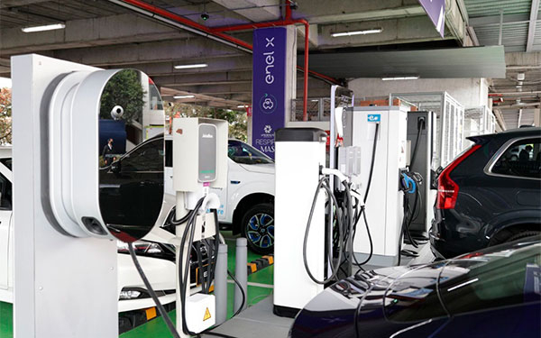 Electrolinera de Enel X en Unicentro, no solo tama&ntilde;o, tambi&eacute;n eficiencia