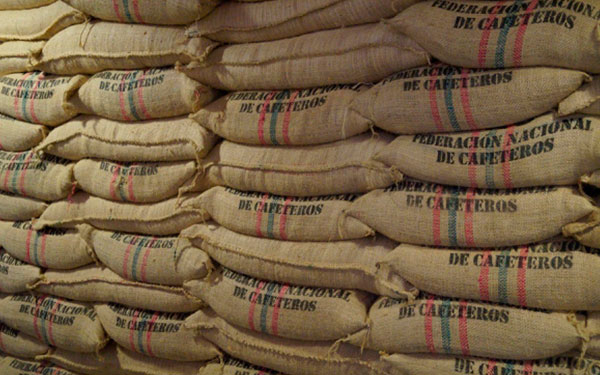 Caf&eacute; y petr&oacute;leo de Colombia en riesgo por aranceles en Estados Unidos